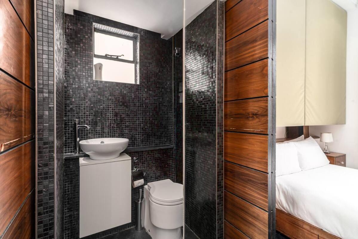 Award-Winning Designer Apartment Лондон Экстерьер фото